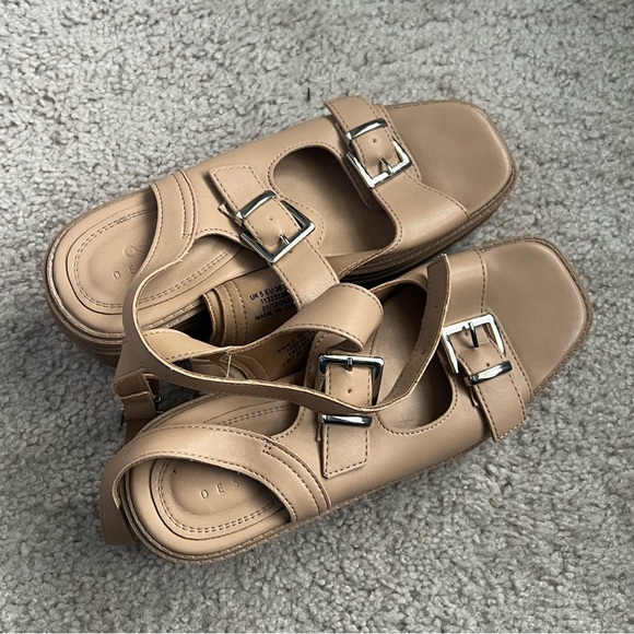 ASOS DESIGN Chunky Platform Sandal in Tan - Picture 6 of 9